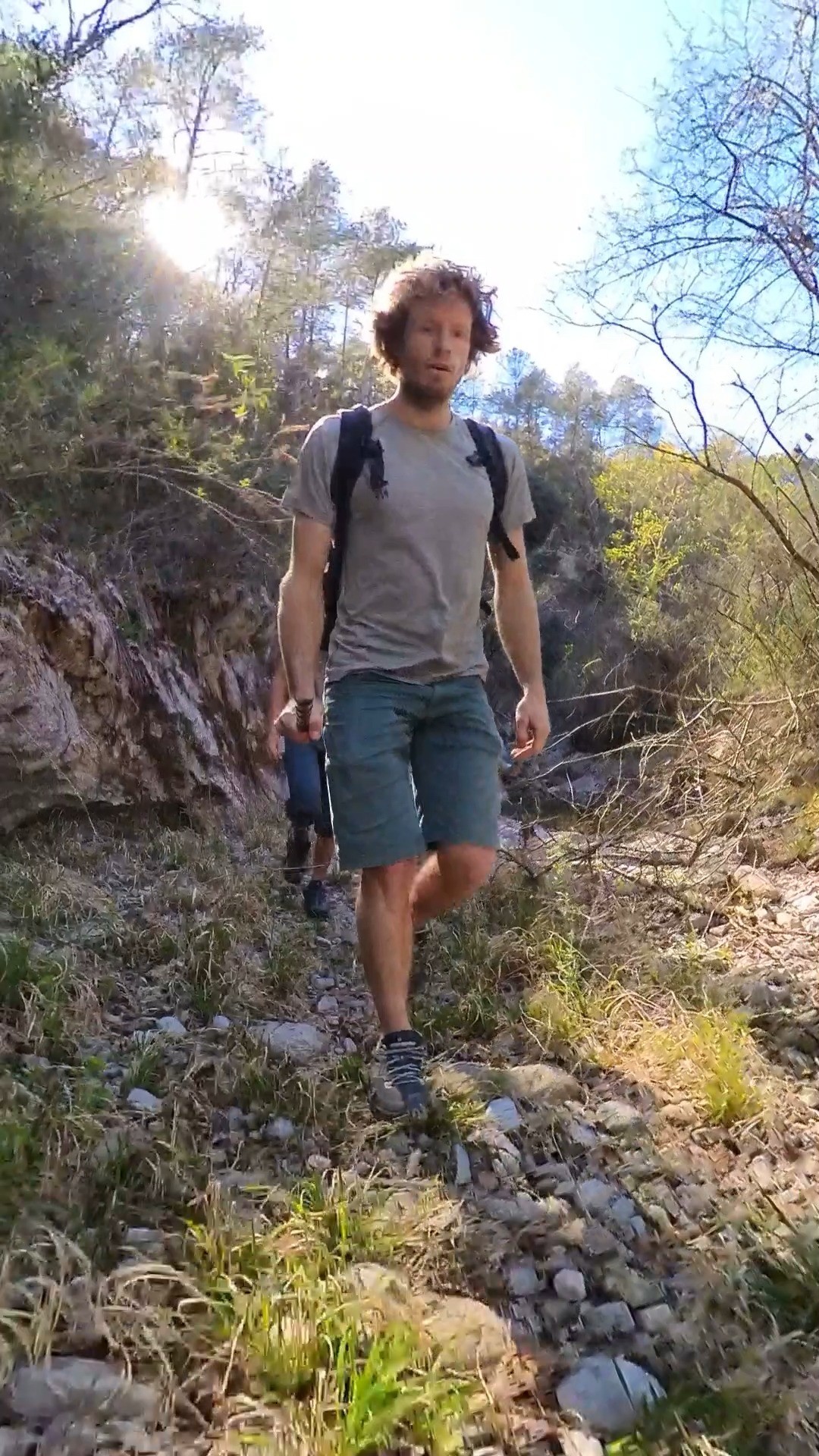 Walking through the dry riverbed of the Borró, an intermittent stream in the Alta Garrotxa, on search for the next refuge pool...

#fieldwork #fieldworkresearch #fieldecology #dryriver #fieldresearch #altagarrotxa #rius #natura_catalunya